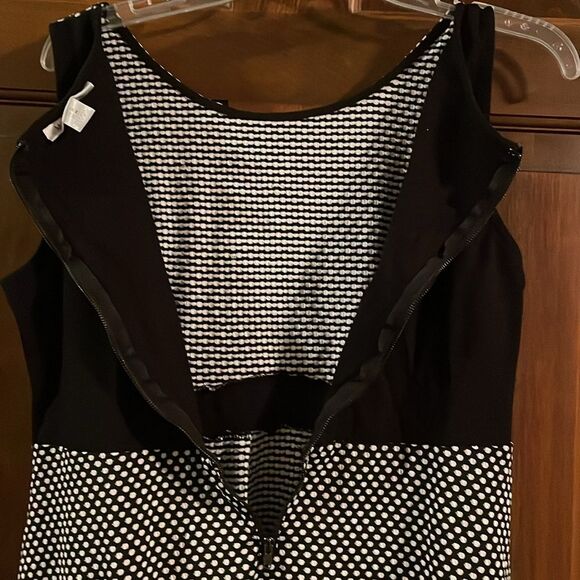 Motherhood sz M maternity dress black & white sleeveless block design polka dot - Picture 3 of 15